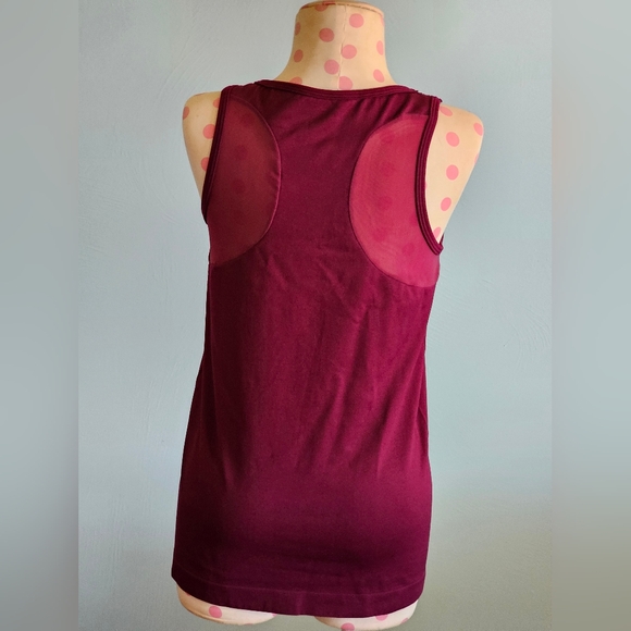 Disbest Yoga Sleeveless Athletic Tank Top With Built-In Bra Mesh On The Back - Picture 5 of 8